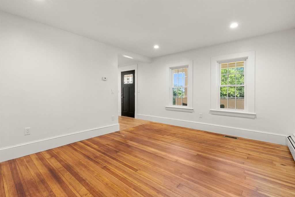 332 S Main St