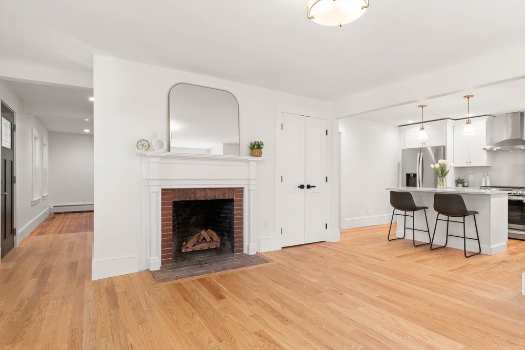 332 S Main St