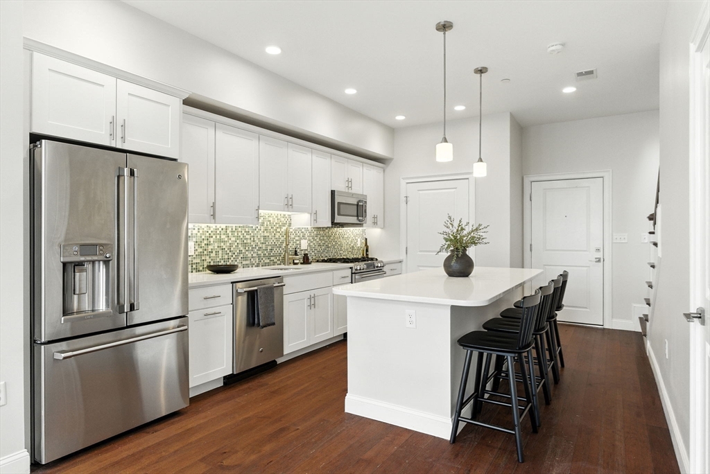 170 W Broadway # 410