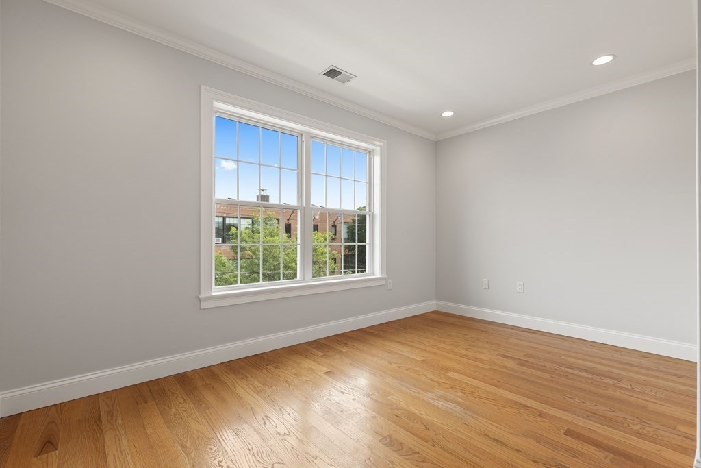 54-60 Holton St # 58