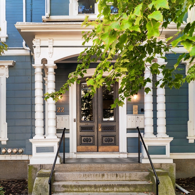 22 Bigelow Street # 1C