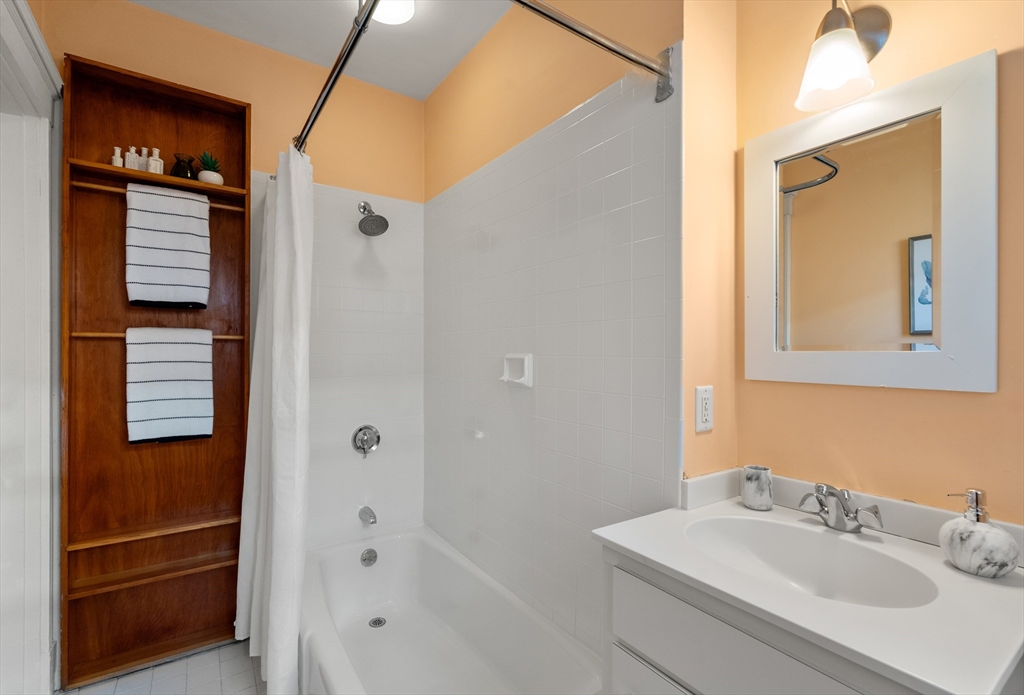 43 Linnaean Street # 42A