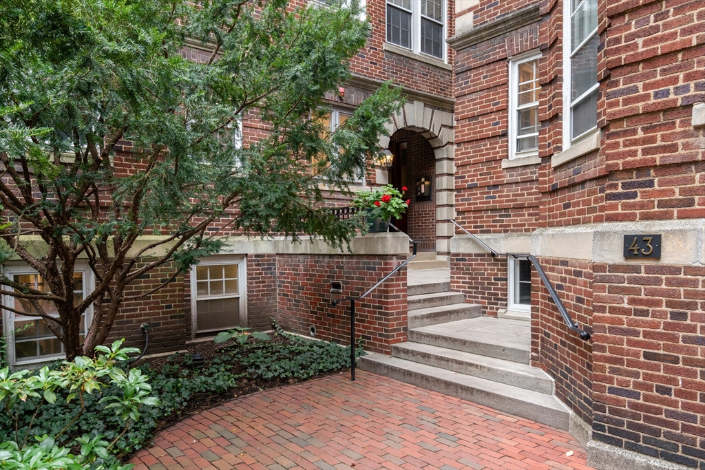 43 Linnaean Street # 42A