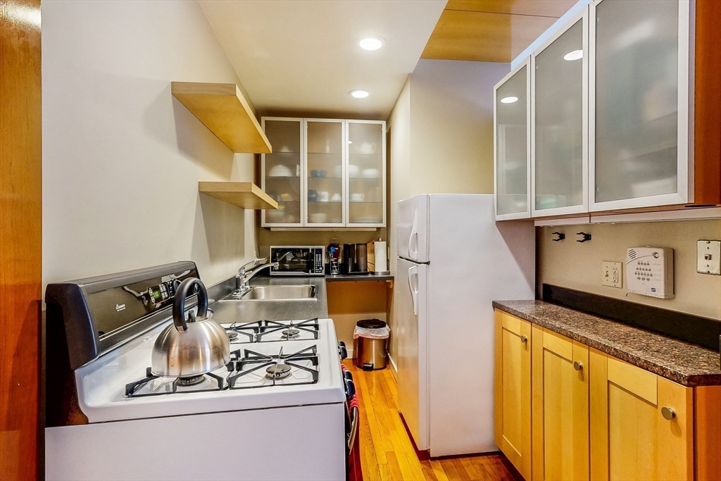 12 Isabella St # 3