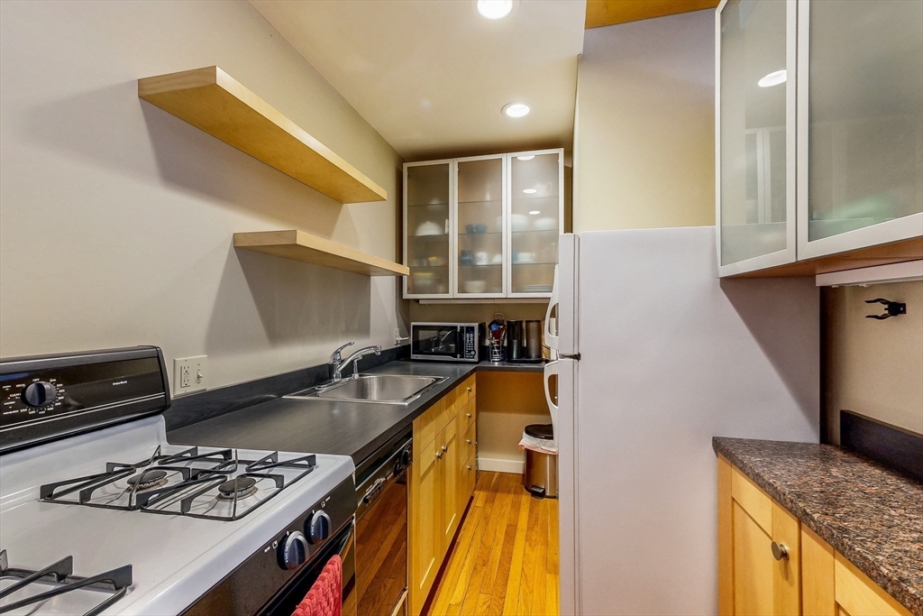 12 Isabella St # 3