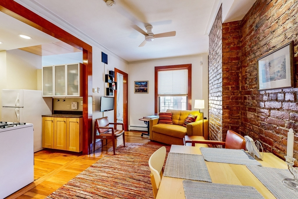 12 Isabella St # 3