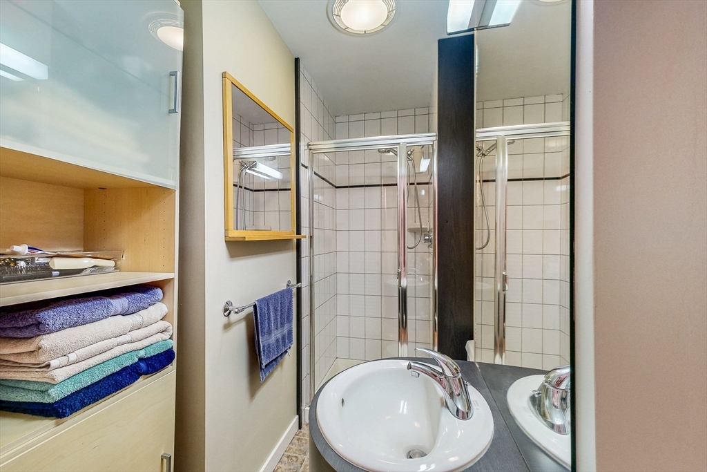 12 Isabella St # 3