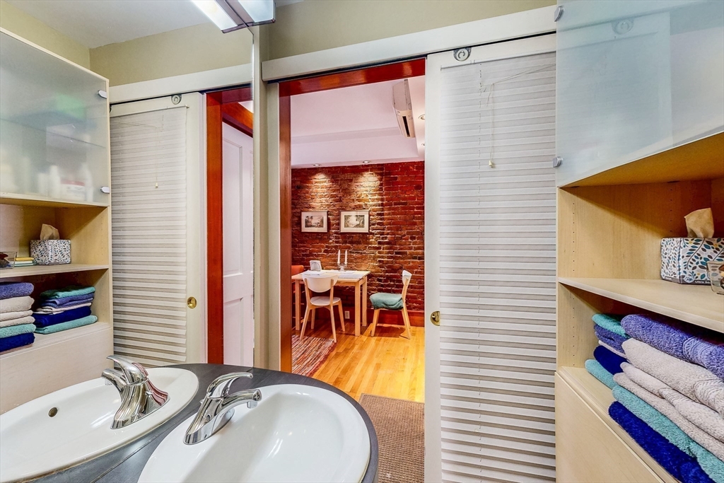 12 Isabella St # 3