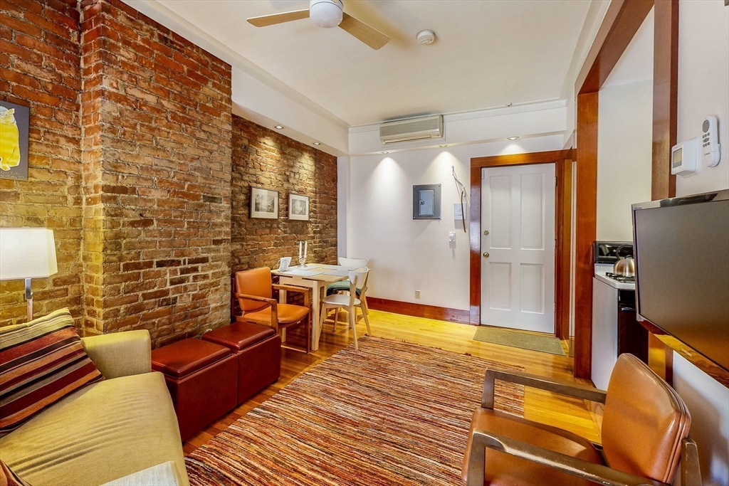 12 Isabella St # 3