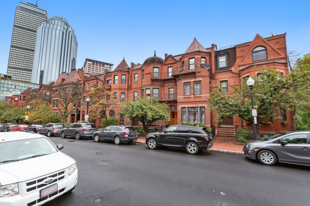 231 W Newton St # 3