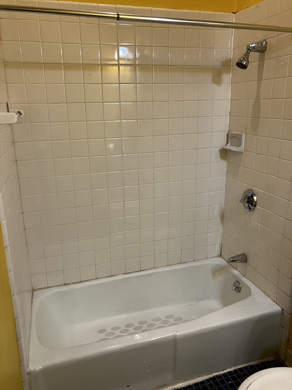 231 W Newton St # 3