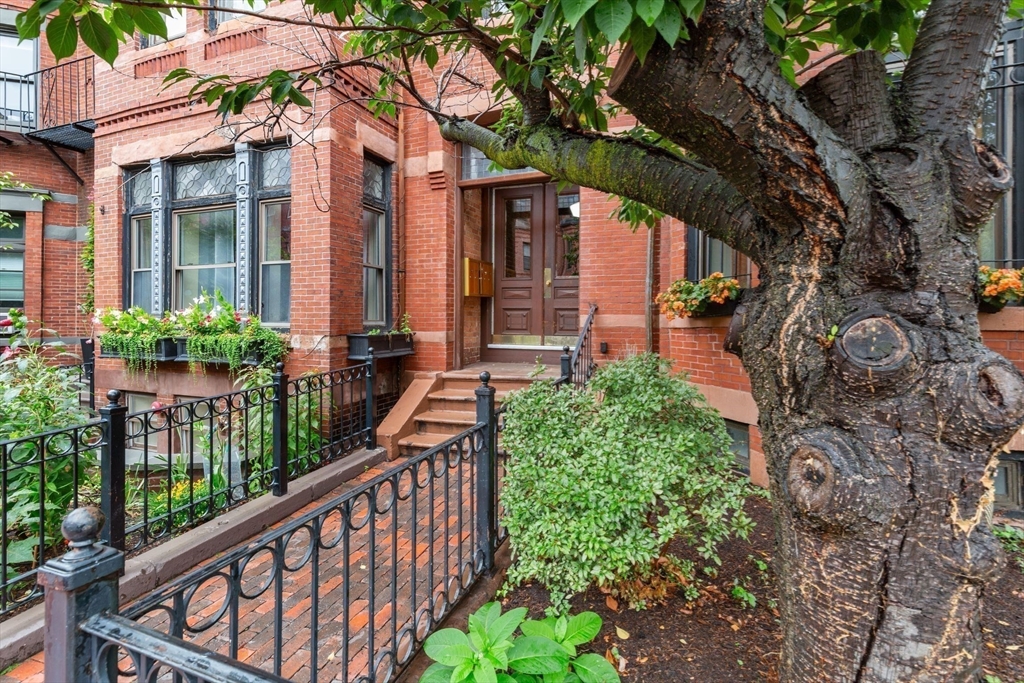 231 W Newton St # 3