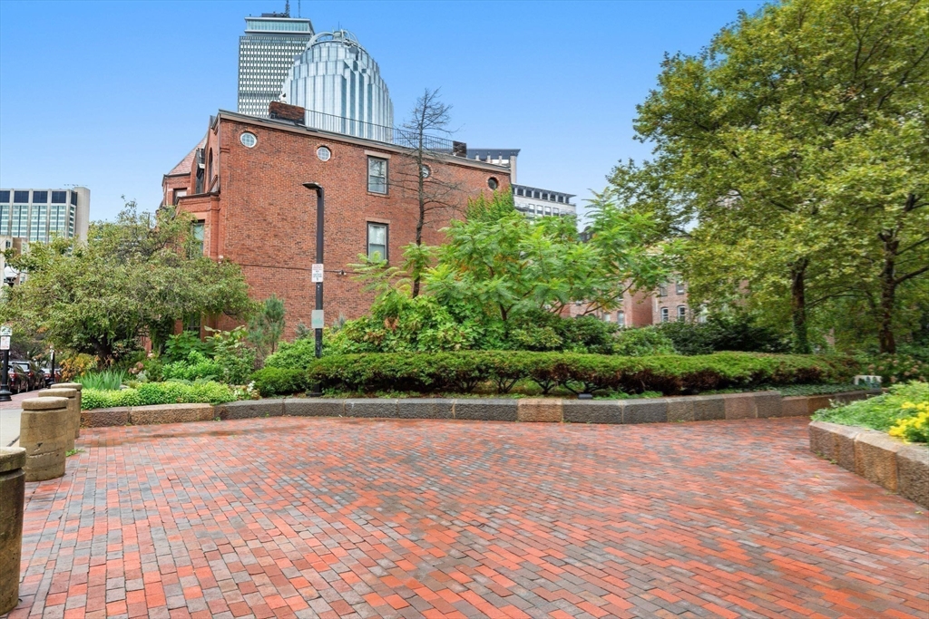 231 W Newton St # 3