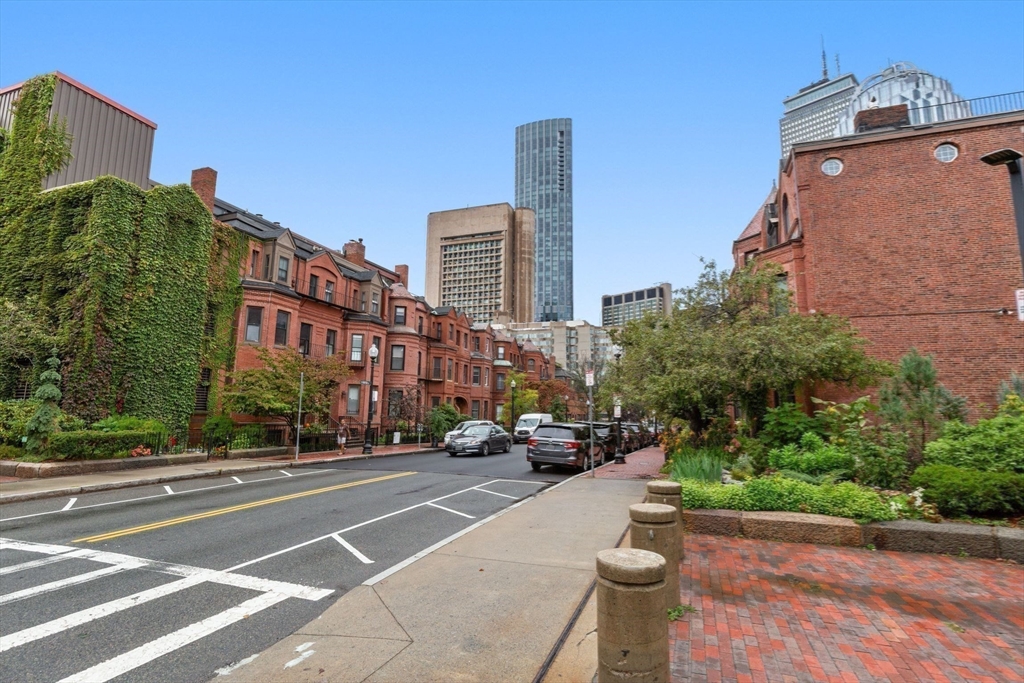 231 W Newton St # 3