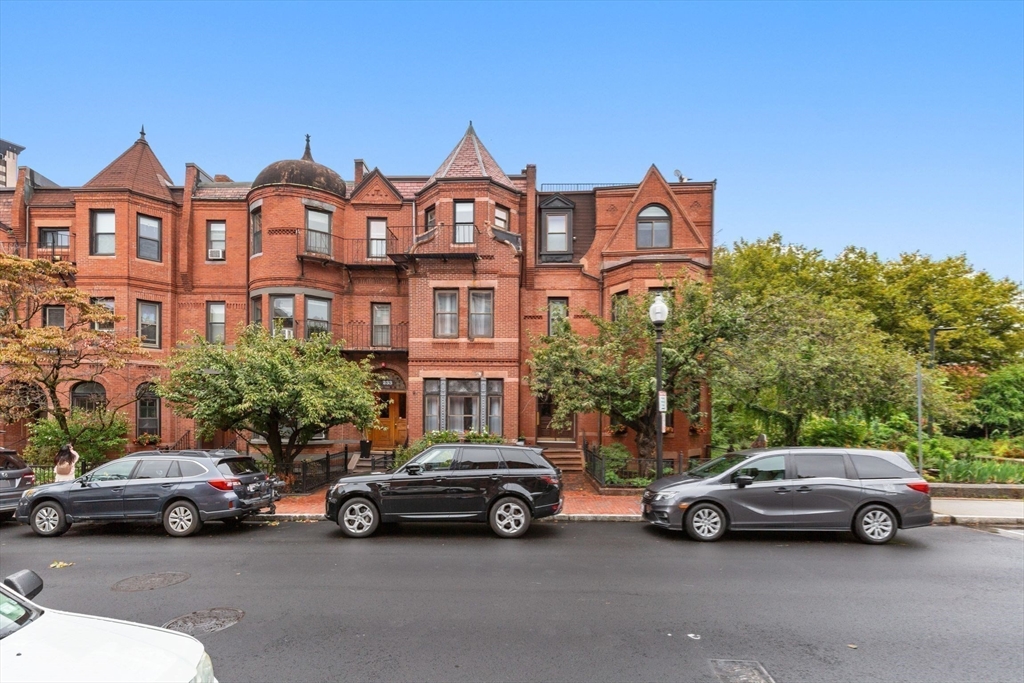231 W Newton St # 3