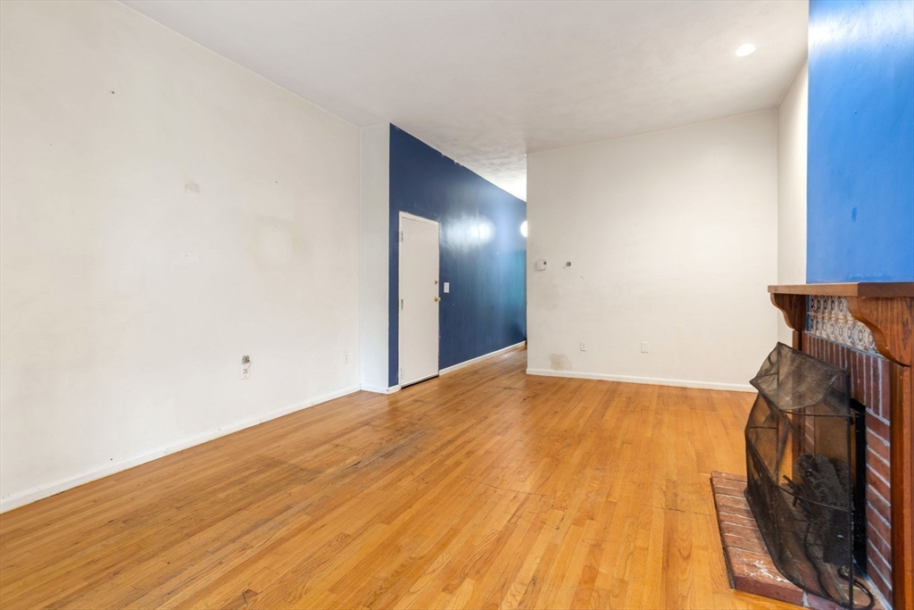 231 W Newton St # 3