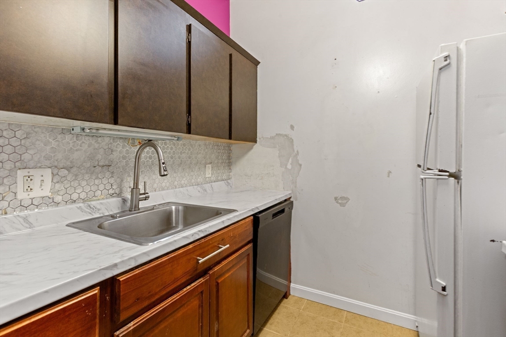 231 W Newton St # 3