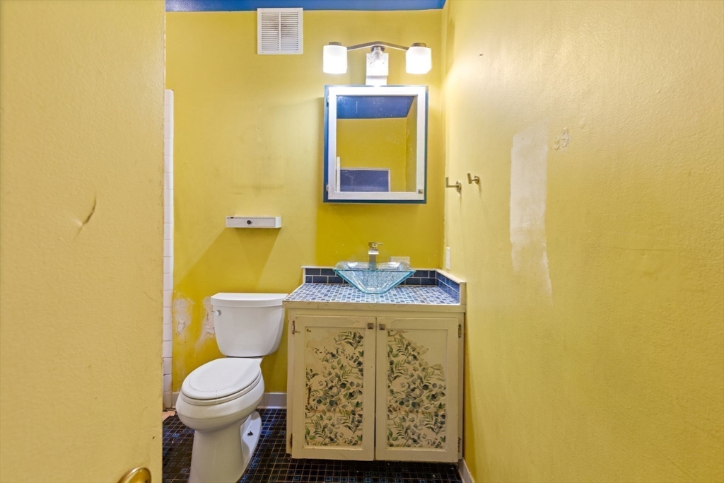 231 W Newton St # 3