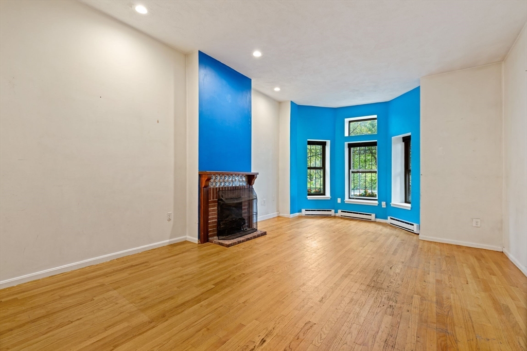 231 W Newton St # 3