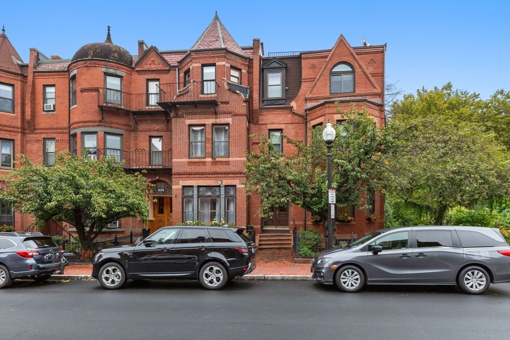 231 W Newton St # 3