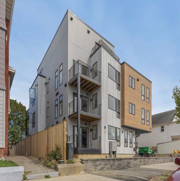 595 Broadway # 202