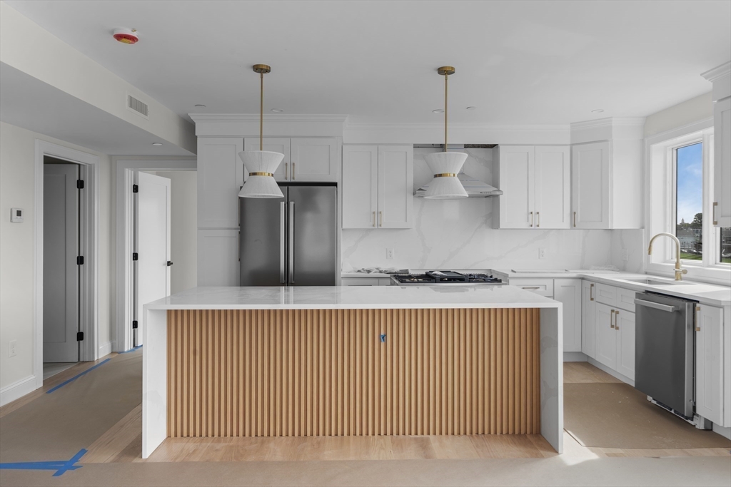595 Broadway # 202