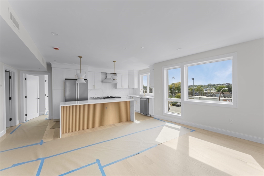 595 Broadway # 202