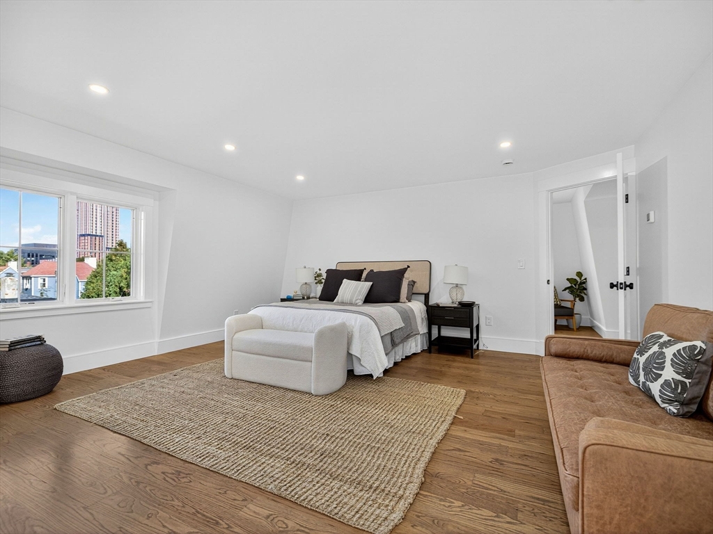 31 Houghton St # B