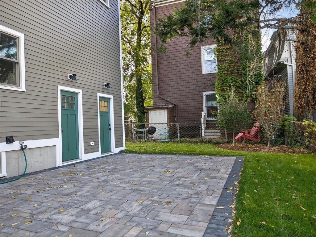 31 Houghton St # B