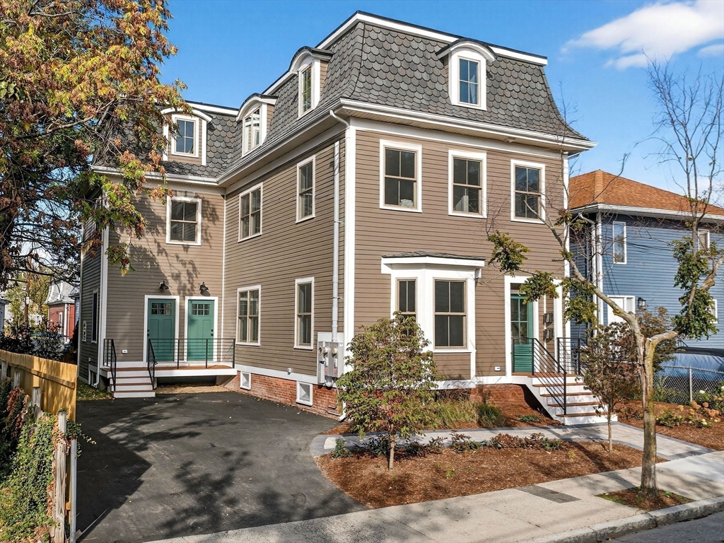 31 Houghton St # B