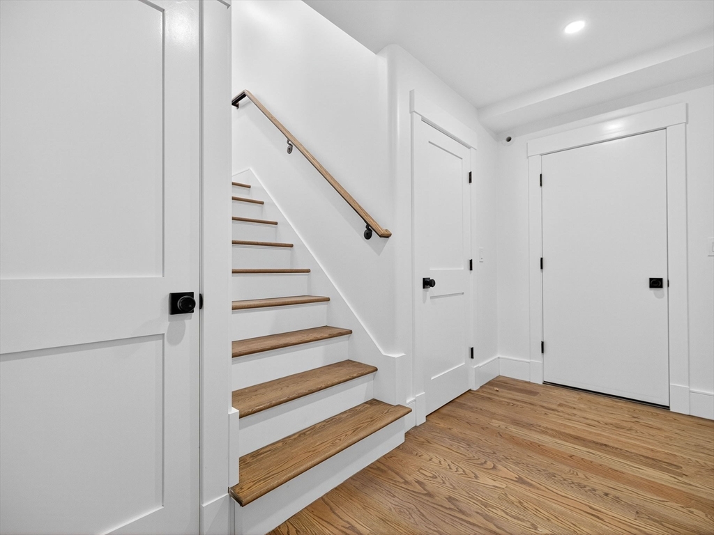 31 Houghton St # B