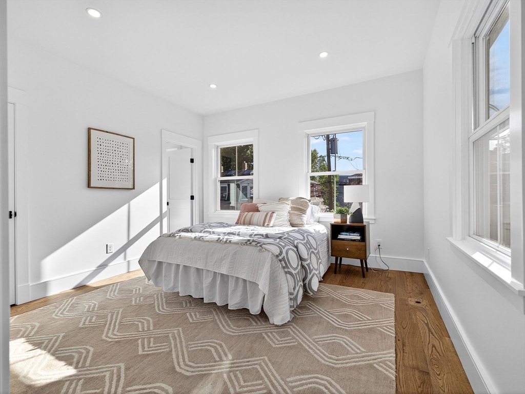 31 Houghton St # B