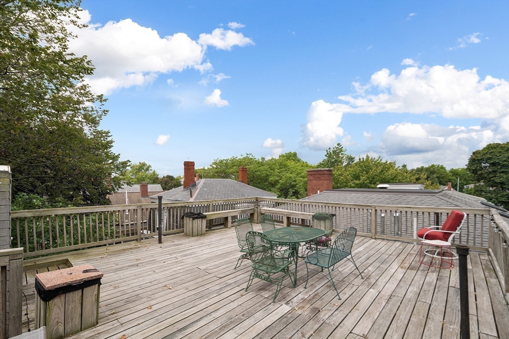 22 Bigelow St # 1C