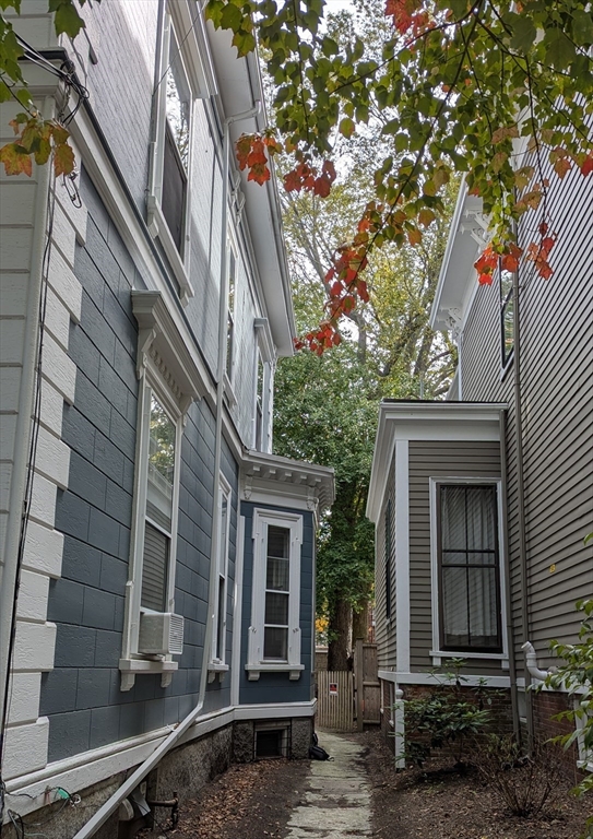22 Bigelow St # 1C
