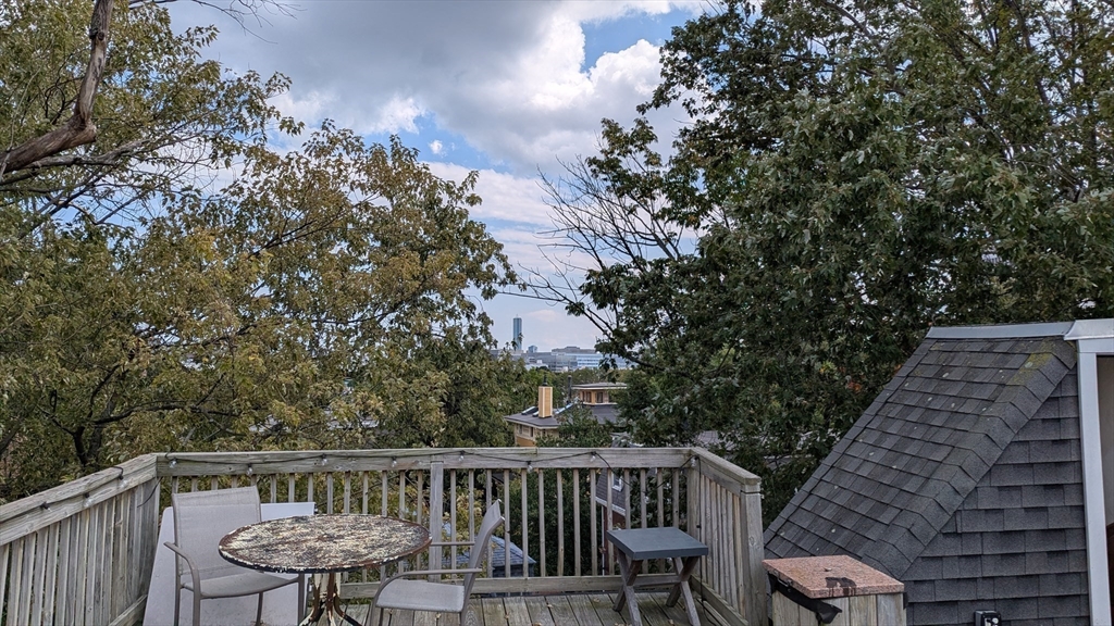22 Bigelow St # 1C