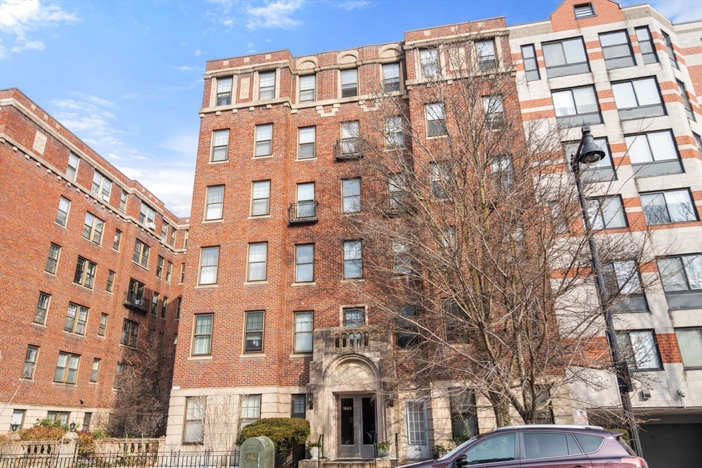 1945 Commonwealth Avenue # 4
