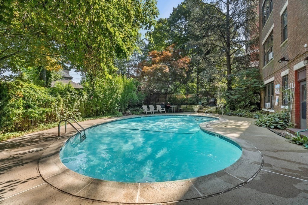1945 Commonwealth Avenue # 4