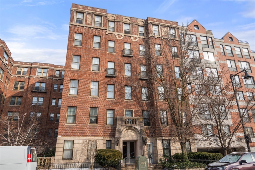 1945 Commonwealth Avenue # 4