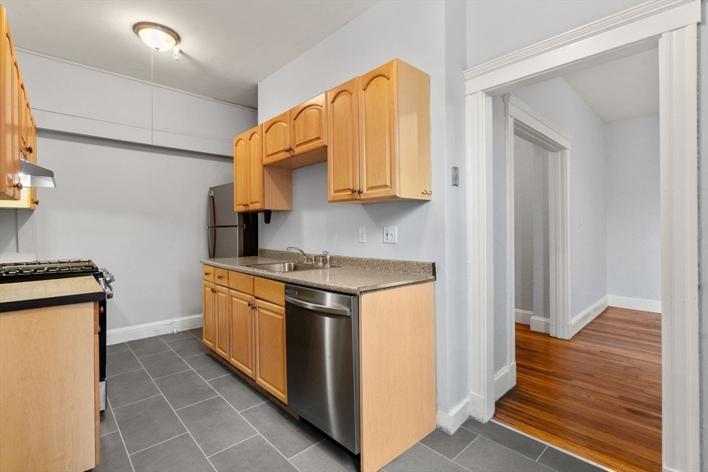1945 Commonwealth Avenue # 4