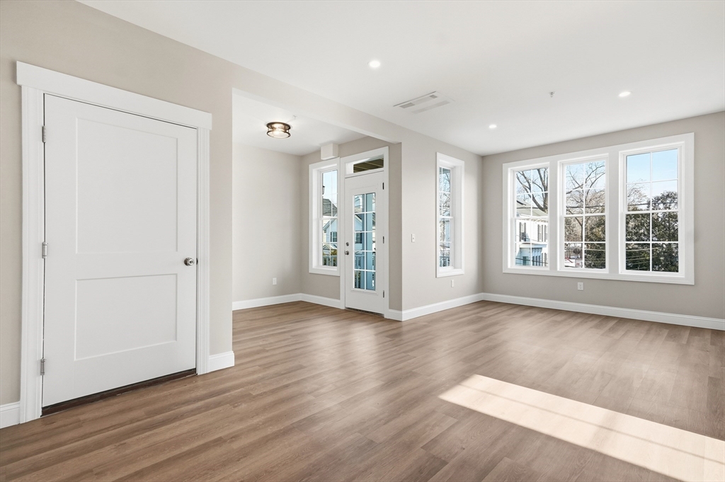 8 Vine Street # 3