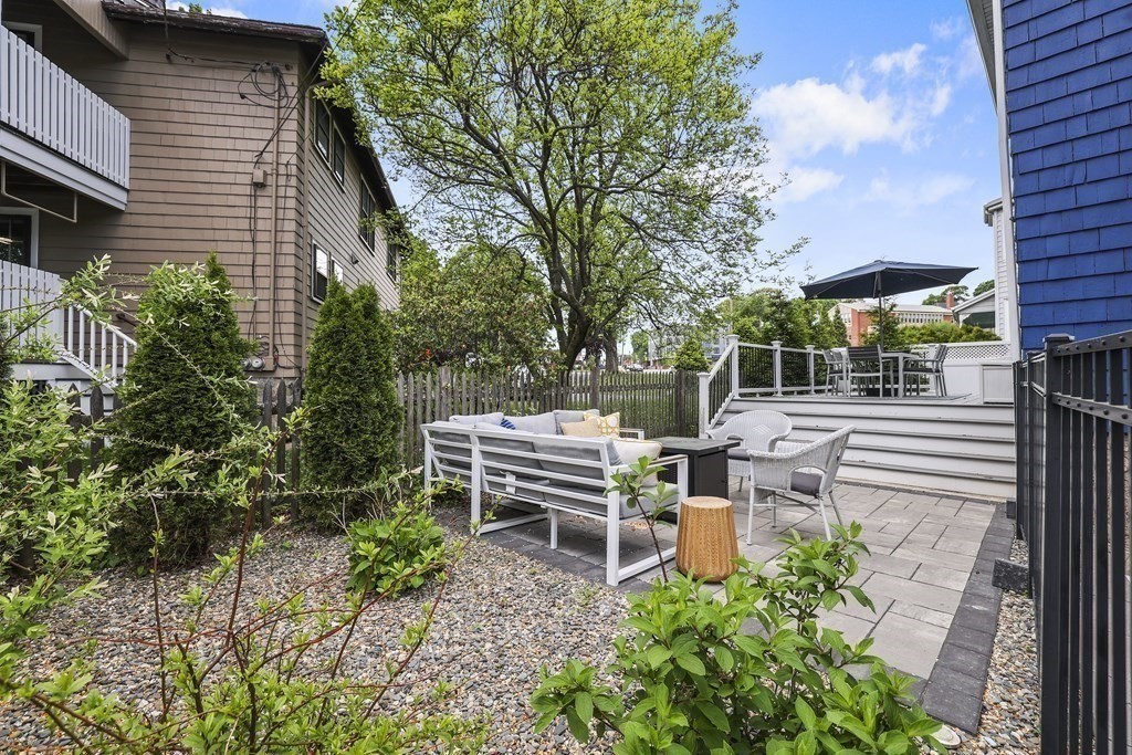 24 Rhoda St