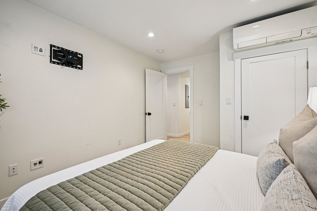 10 Wakefield Ave Unit: B