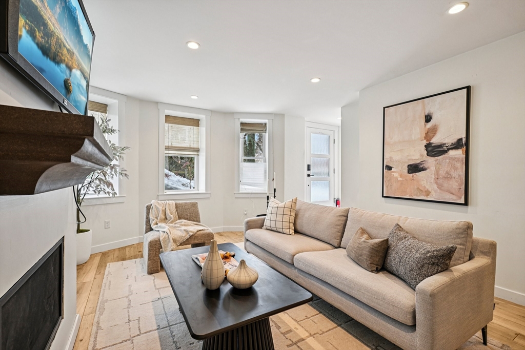 10 Wakefield Ave Unit: B