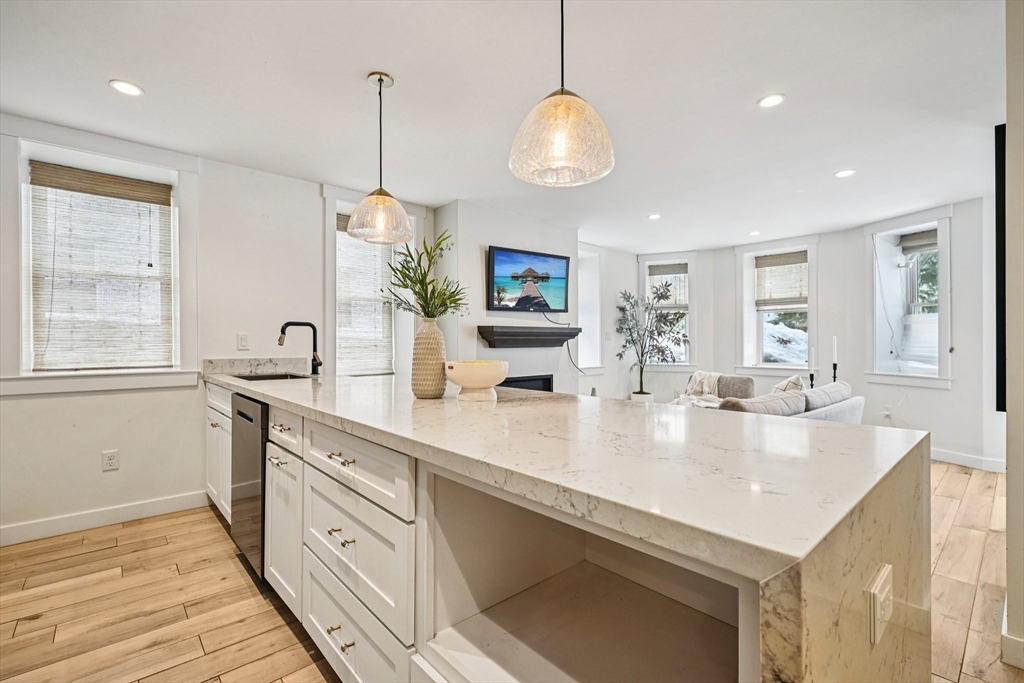 10 Wakefield Ave Unit: B