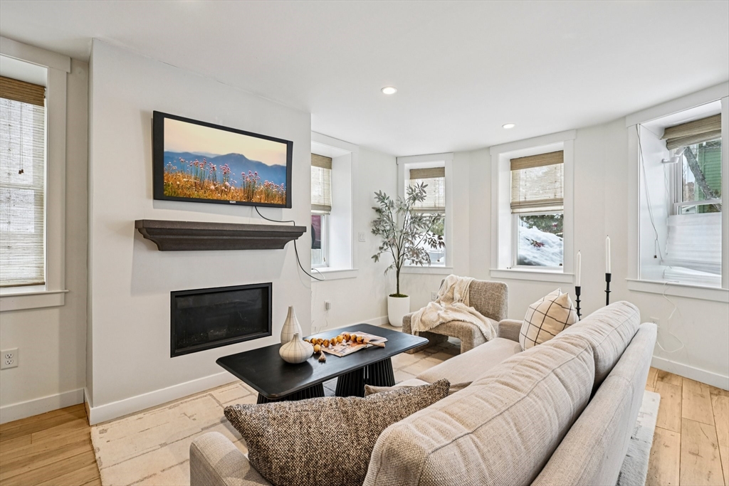 10 Wakefield Ave Unit: B