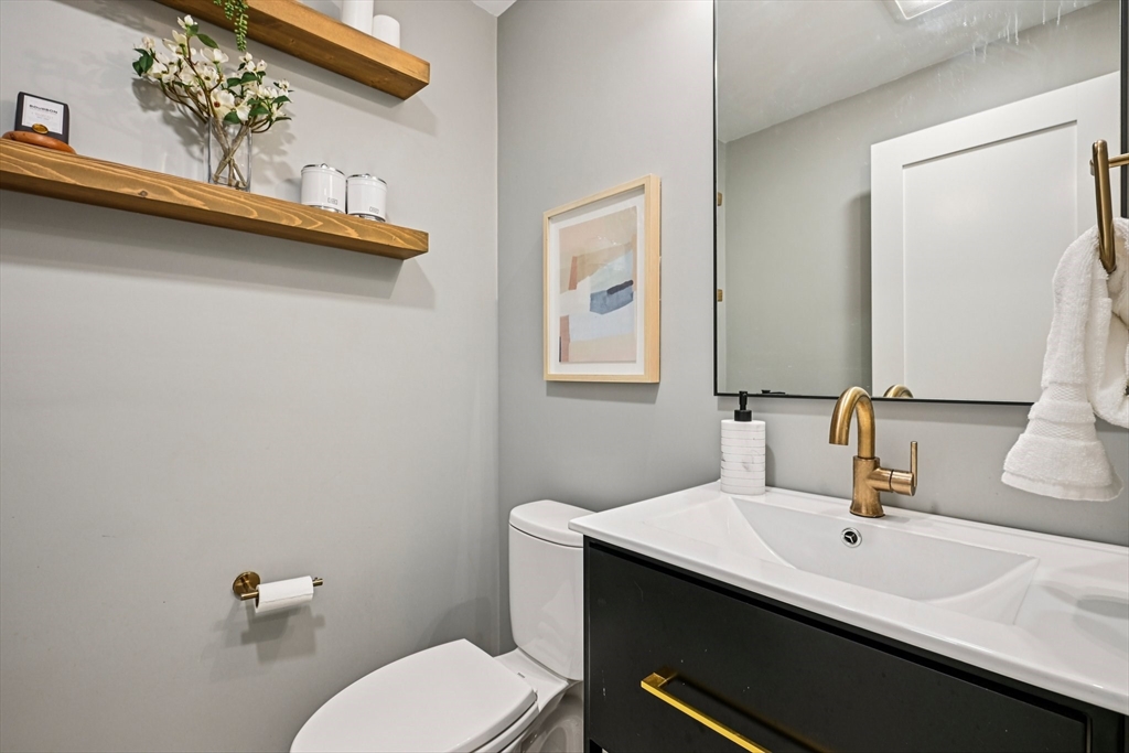 10 Wakefield Ave Unit: B