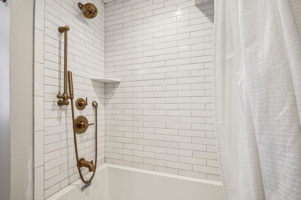 10 Wakefield Ave Unit: B