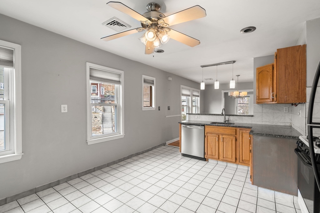 70-72 Bainbridge St