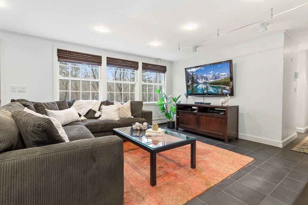 25 Apple Hill Lane