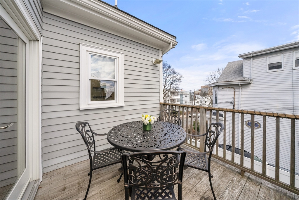 25 Fenwick St # 2